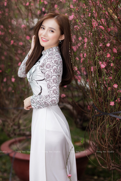 开云官方-_夜光灯带运动会：白天不亮夜晚更精彩_，活动晚会灯光怎么打