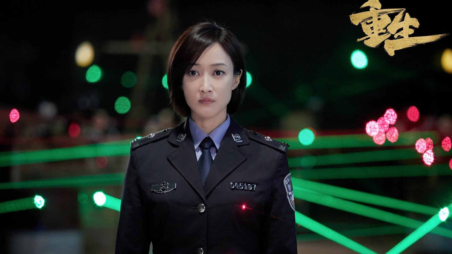 开云网页版-墨西哥守门员戴羽绒服扑点球，全场沸腾，墨西哥足球守门员