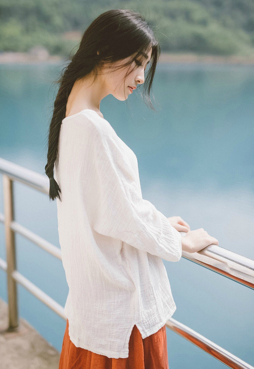 开云中国-球迷狂热：疯狂应援让比赛高潮不断，球迷欢呼视频